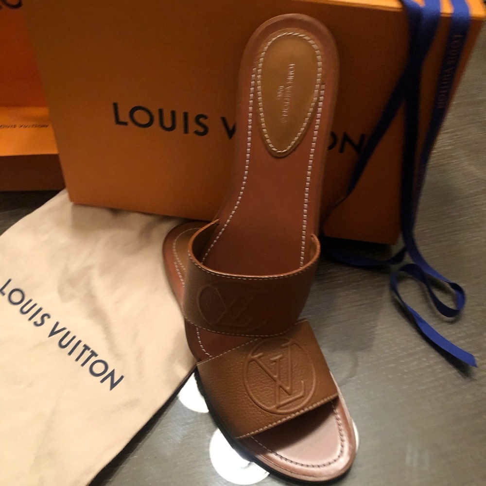Louis Vuitton Lock it flats - Picture 3 of 5